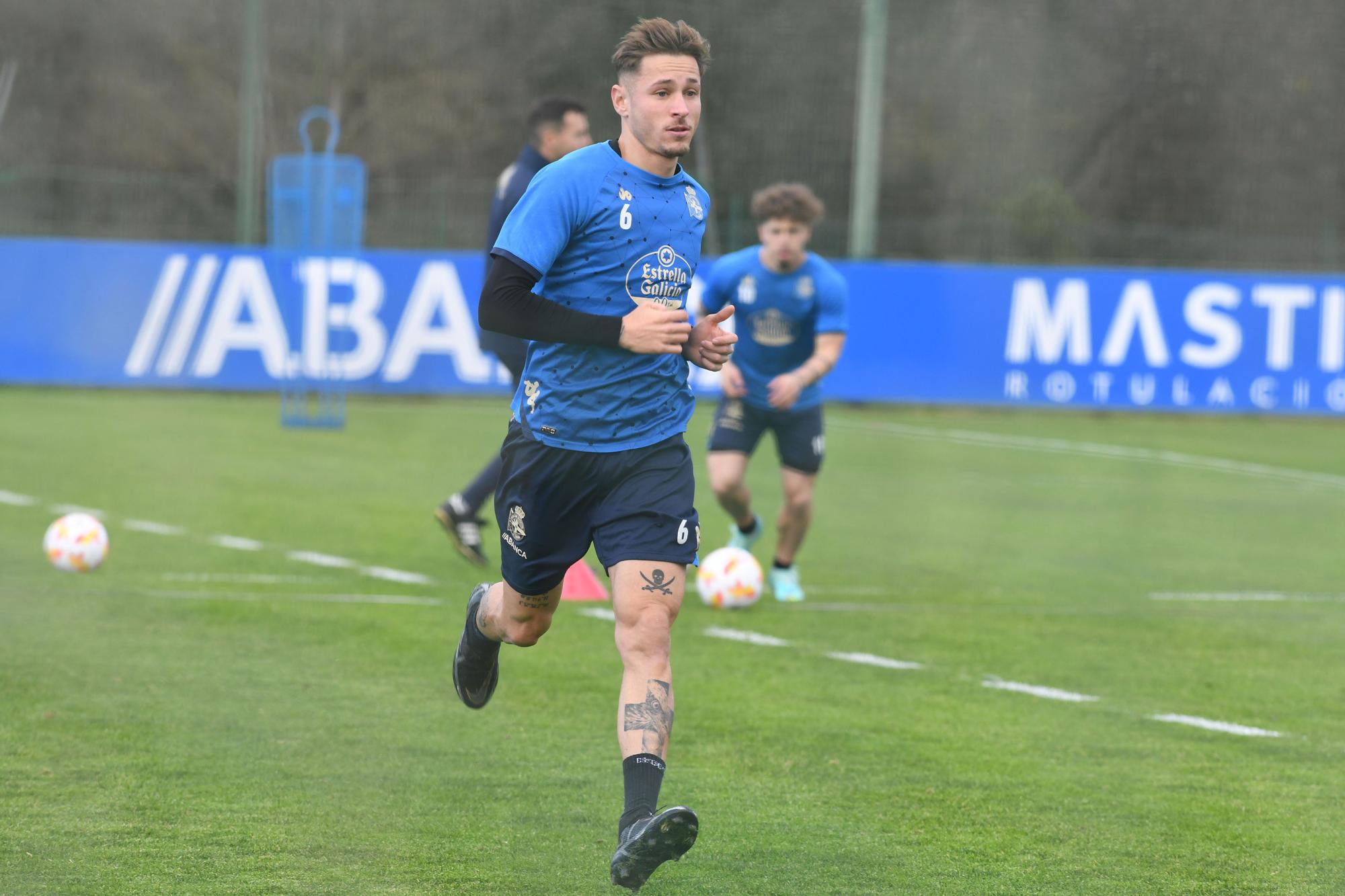 Lucas Pérez, nada menos que uno más en el entrenamiento del Dépor en Abegondo