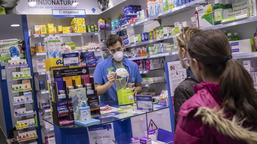 Venta de mascarillas en un establecimiento de Zamora.