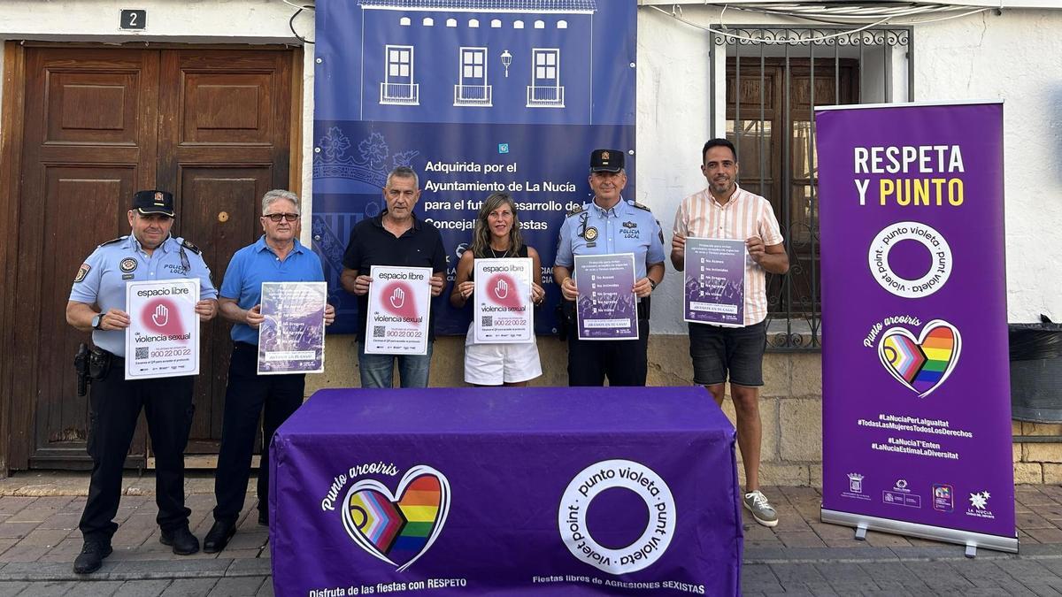 Gemma Márquez, concejala de Igualdad y Políticas Inclusivas, Serafín López, concejal de Seguridad Ciudadana, Cristóbal Llorens, concejal de Fiestas, Diego Llorca, presidente Associació de Penyes, Javier Burrueco, Inspector Jefe y Blas Alós, Oficial de Policía Local.