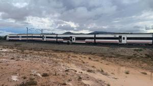 Descarrila un tren de media distancia en Albacete por las fuertes lluvias