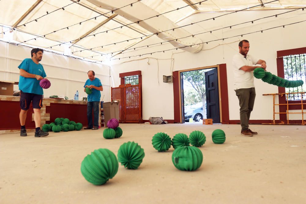 Últimos preparativos de la Feria de Málaga 2017.