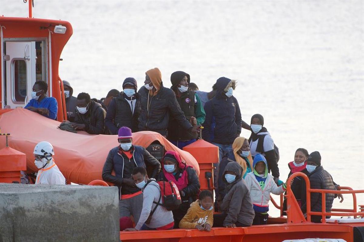 Rescatats 71 immigrants a la deriva a prop de Fuerteventura