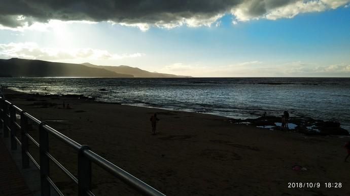 Nubes y viento en Las Canteras (9/10/2018)