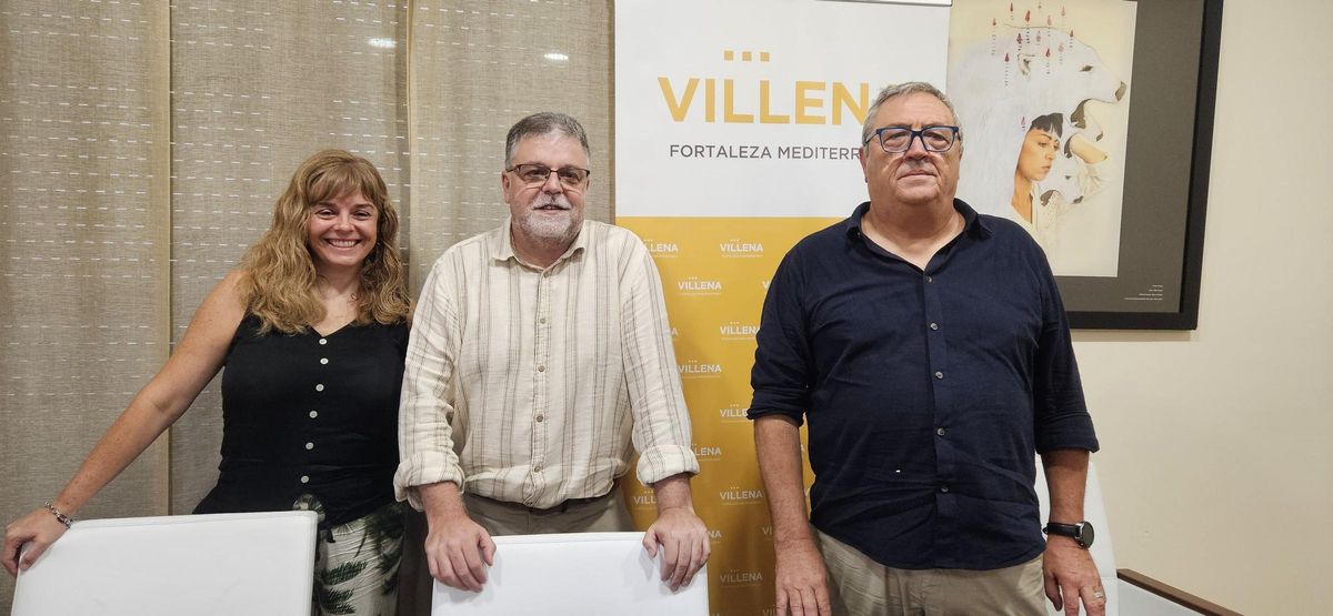 La directora de la Sede Universitaria de la Universidad de Alicante en Villena, Esther Perales; el alcalde de Villena, Fulgencio Cerdán; y el comisionado del V Centenario, José Ayelo.