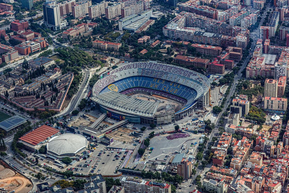 La ruina del Barça. La multimillonaria deuda por la transformación del Camp Nou siembra críticas a Laporta y dudas sobre la propiedad del club