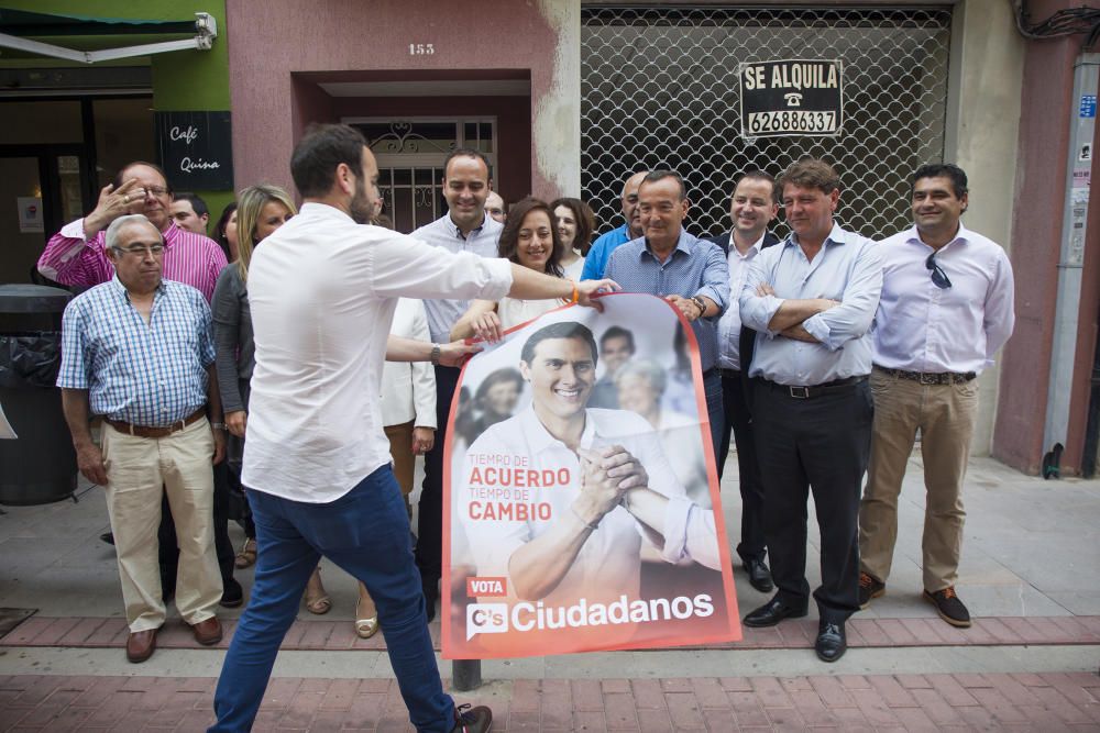 Pegada de carteles electorales en Castelló