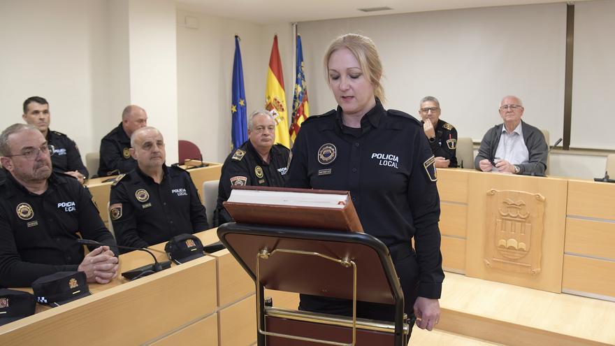 Laura Cervera, nombrada primera mujer oficial de la Policía Local de Paiporta