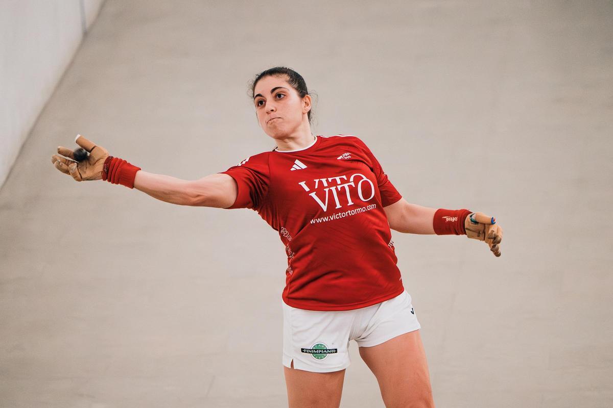 Anabel juga de volea