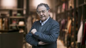 Roberto Verino, en su tienda de la calle de Provença de Barcelona, este martes, horas antes de inaugurar la exposición 40 años de #estiloverino.