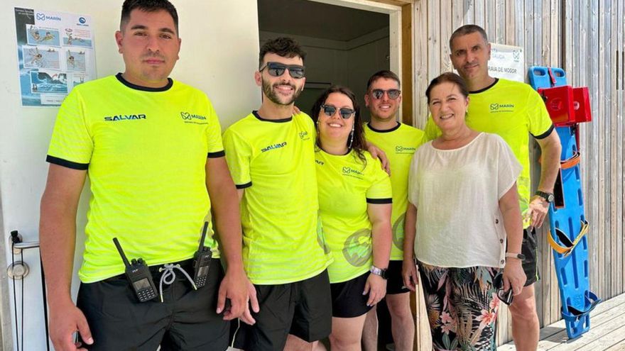 Acuña, junto al equipo de socorristas de Mogor. | FdV