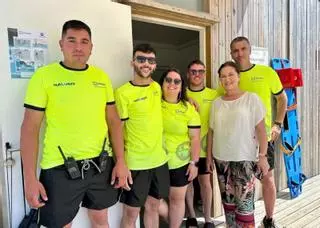 Los arenales de Marín ya tienen a con su equipo de socorristas al pie del cañón