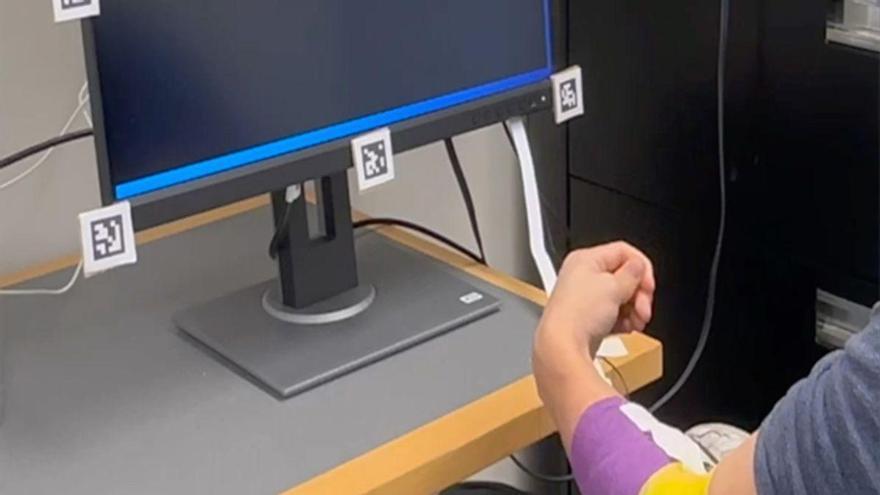 Crean interfaces neuronales que permiten controlar dispositivos e implantes con el pensamiento