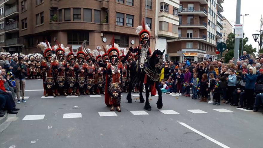 Los Moros d'Alqueria hacen rugir el Pregó de la Magdalena