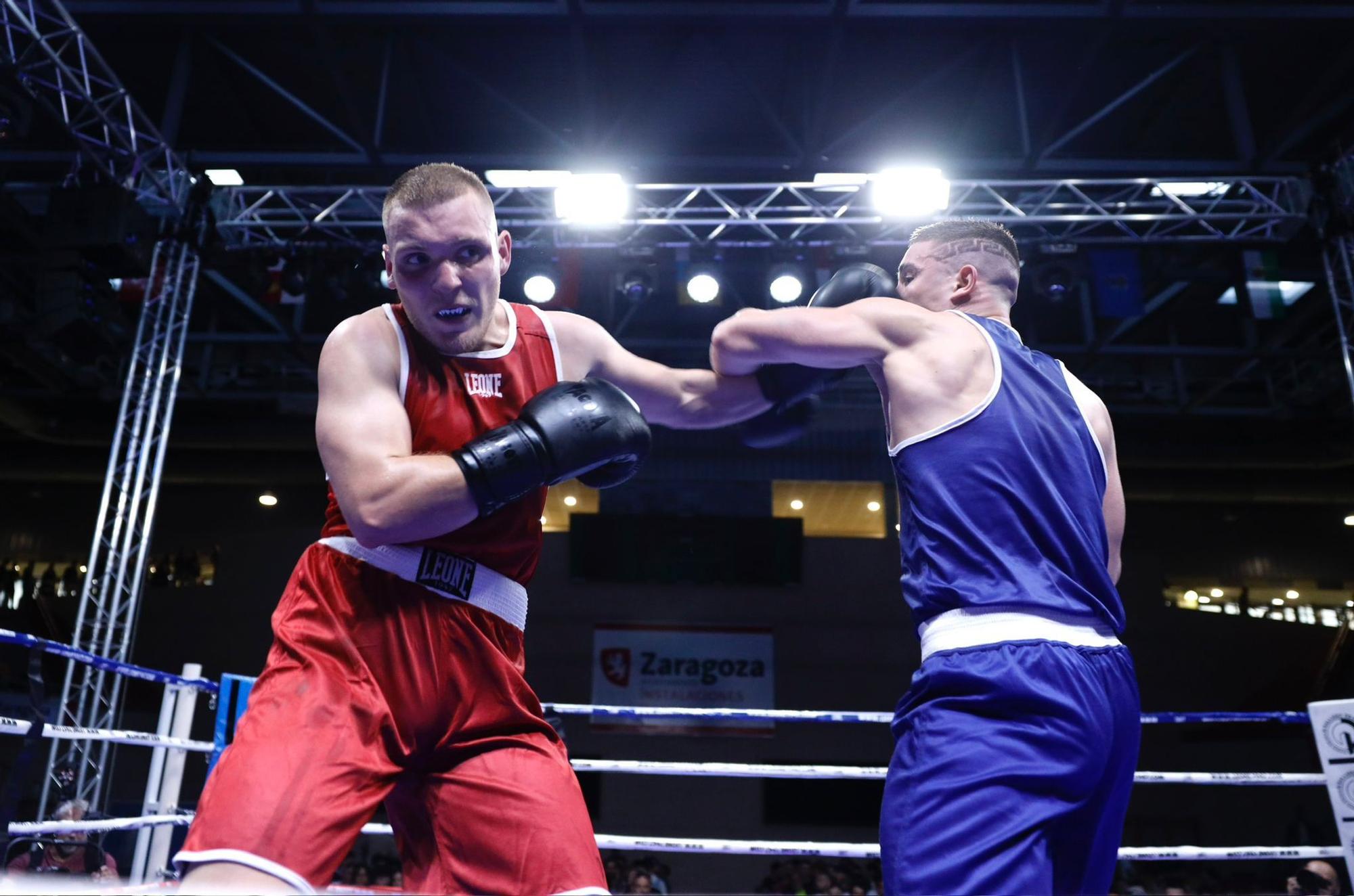 Velada de boxeo en el pabellón Siglo XXI