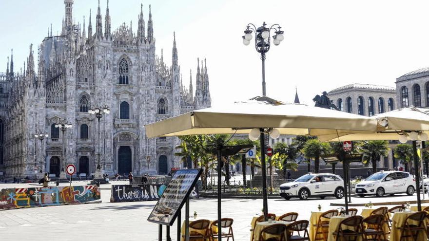 Un restaurante frente al Duomo de Milán.