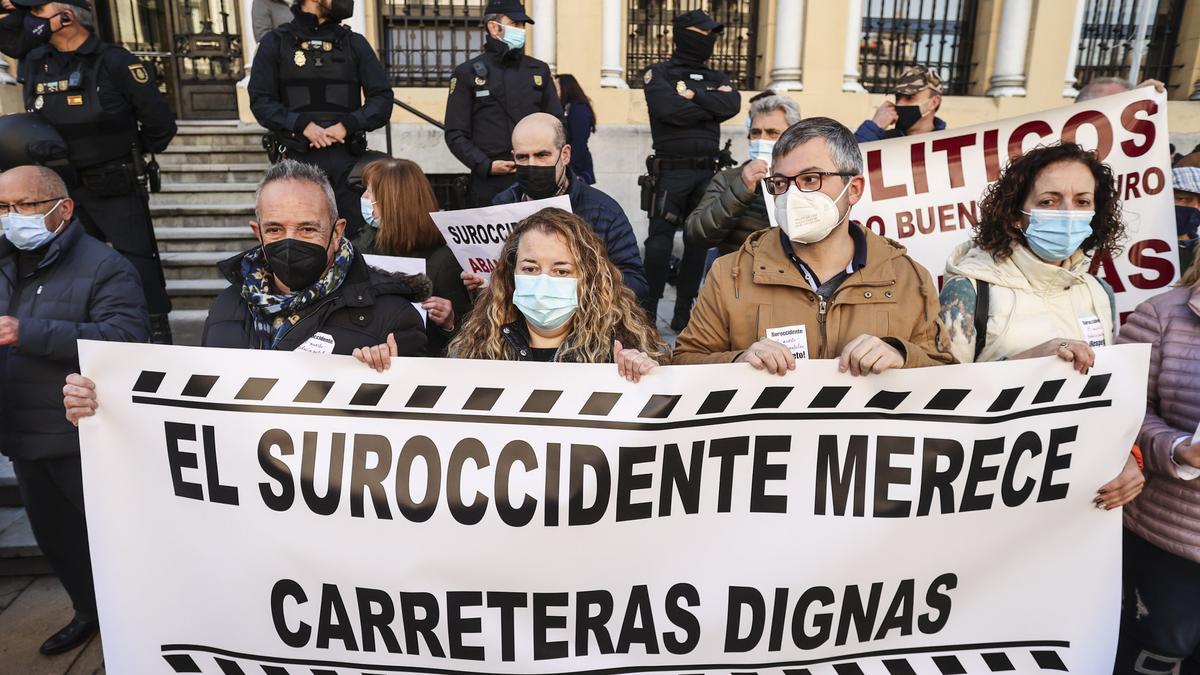 Concentración en Oviedo por el futuro del Suroccidente