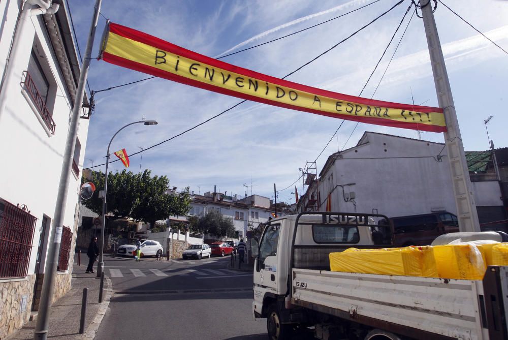 Banderas españolas en Vila-roja (Girona)