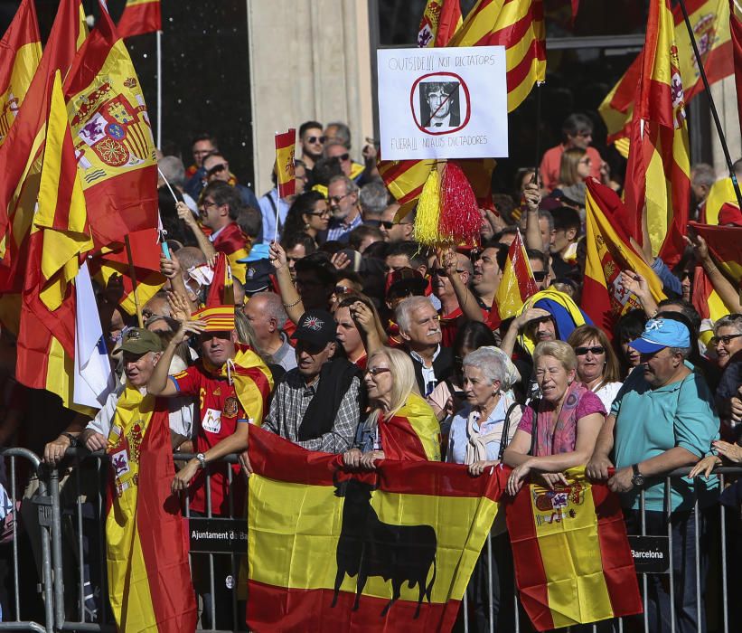 Milers de persones es manifesten a favor de la unitat d'Espanya a Barcelona