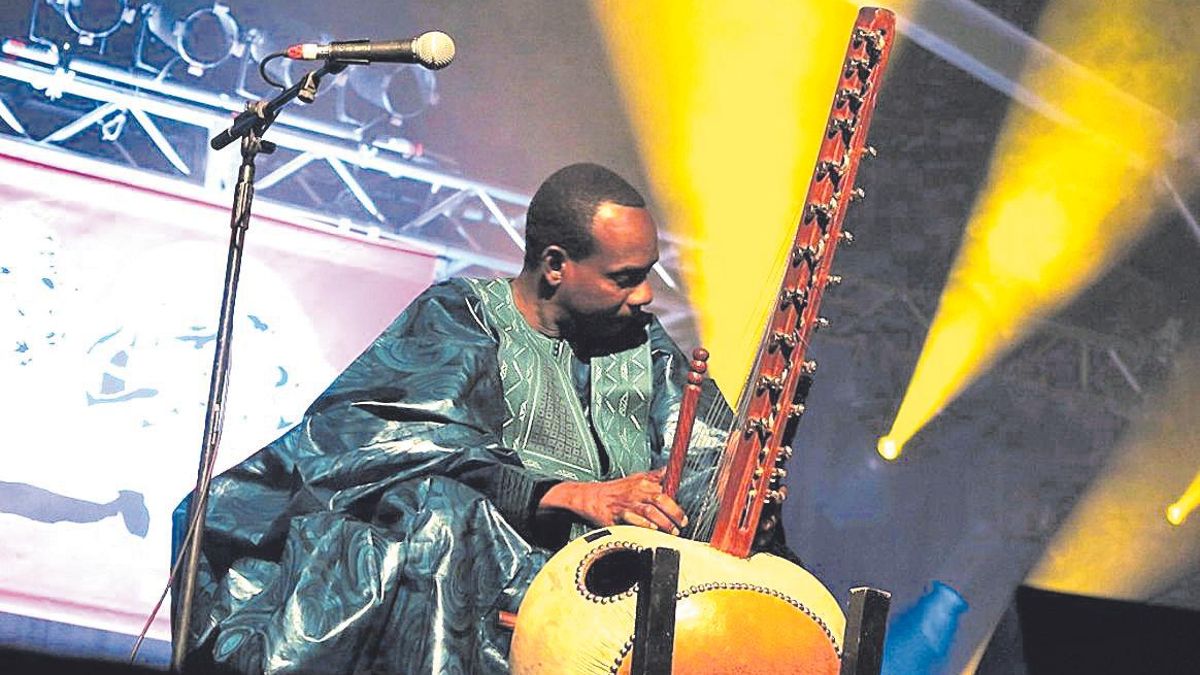 Toumani Diabaté, mago de la kora, una de las grandes ‘voces’musicales de África.