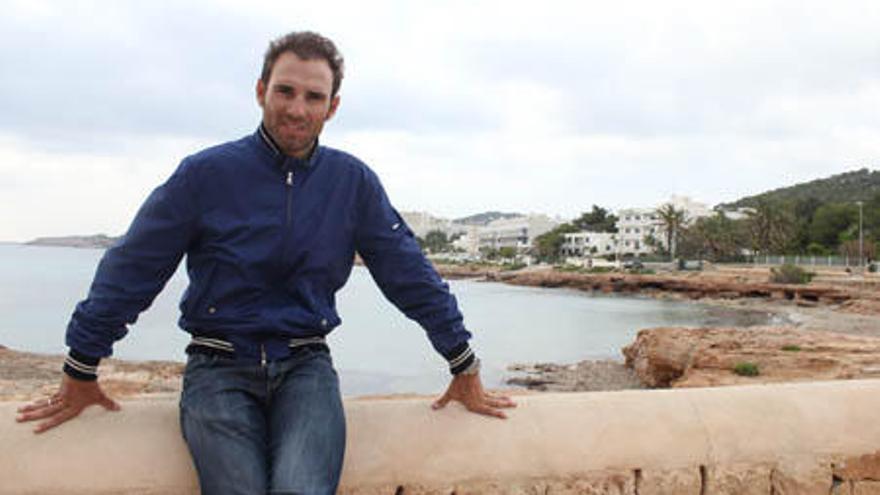 Alejandro Valverde, afable y distendido, en la zona de Caló des Moro.