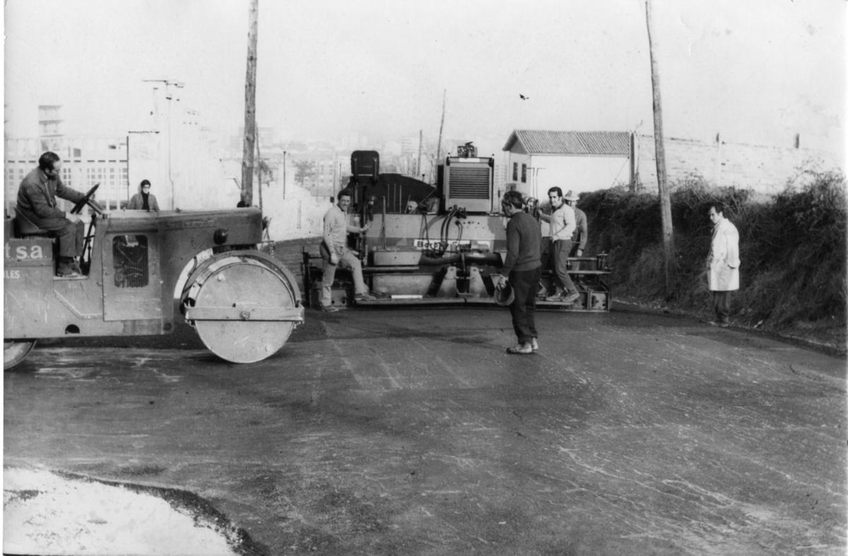 Primeras obras de urbanización en el tramo alto de la avenida del Cristo, en febrero de 1971.