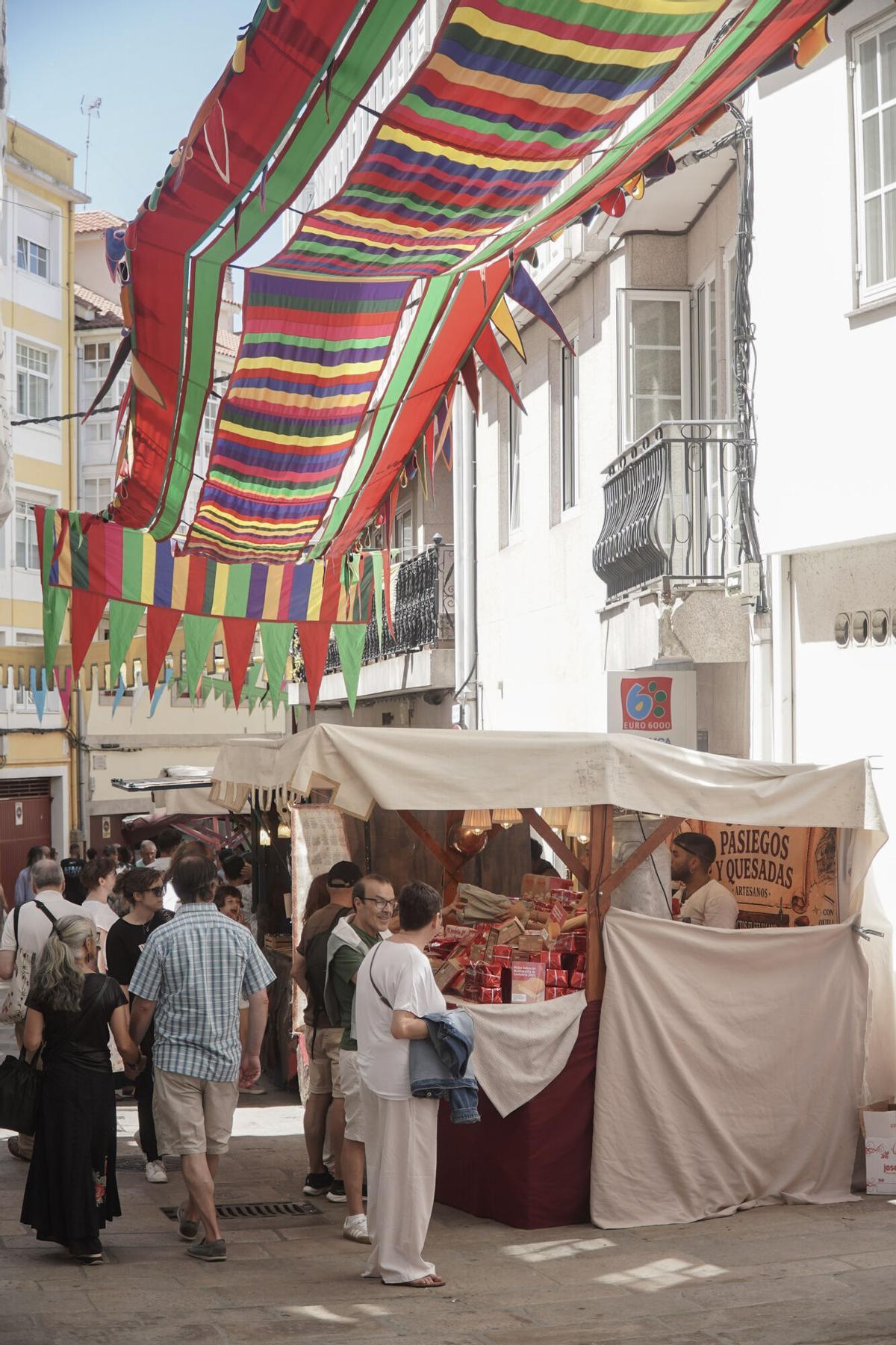 Cientos de personas volvieron a recorrer las calles de la Ciudad Vieja para disfrutar de un evento ya consolidado en el calendario veraniego coruñés.