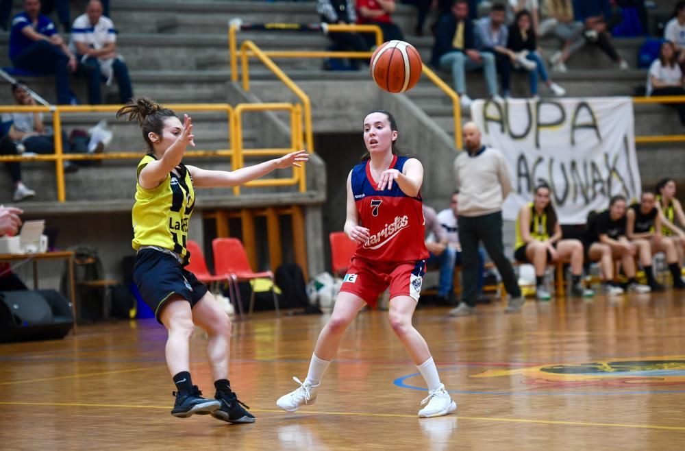 El equipo coruñés, anfitrión de la fase de ascenso a la Liga Femenina 2, venció al Lagunak Lakita navarro gracias a su solidez defensiva y su trabajo en ataque.