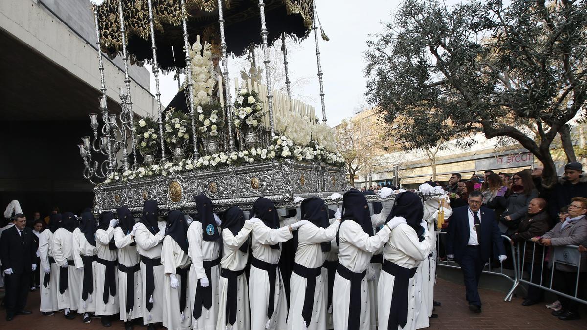 Una procesión durante Semana Santa en Barcelona.