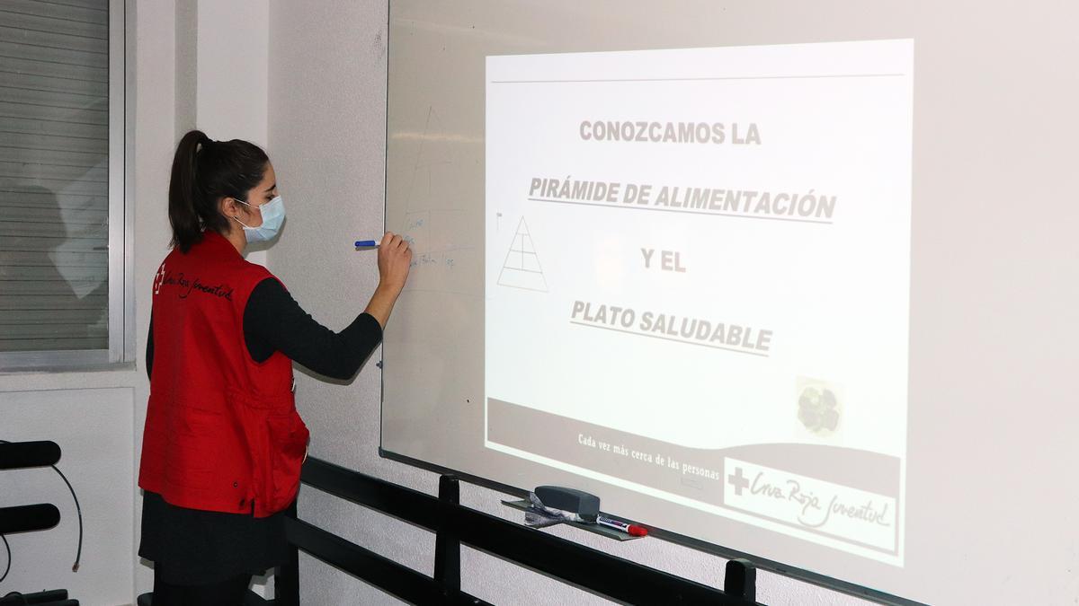 Un taller impartido en Cruz Roja.