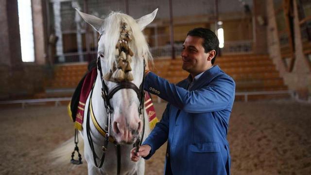 El alcalde pide altura de miras en el debate sobre Caballerizas y espera cerrar mañana el trato con Defensa