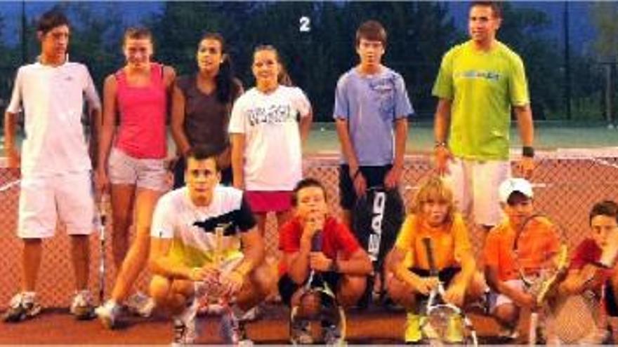 L&#039;escola de tennis d&#039;estiu de Puigcerdàva fer un clínic per tancar portes