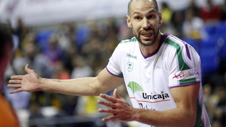 James Augustine, el jugador más sólido y fiable del Unicaja, tendrá hoy una prueba de fuego ante el FC Barcelona.