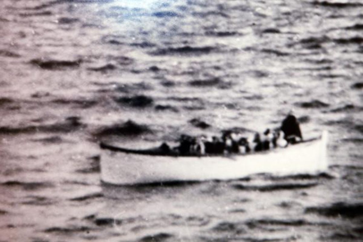 El bot que va rescatar la supervivent Molly Brown de l’enfonsament del ’Titanic’, en una fotografia del 15 d’abril de 1912.