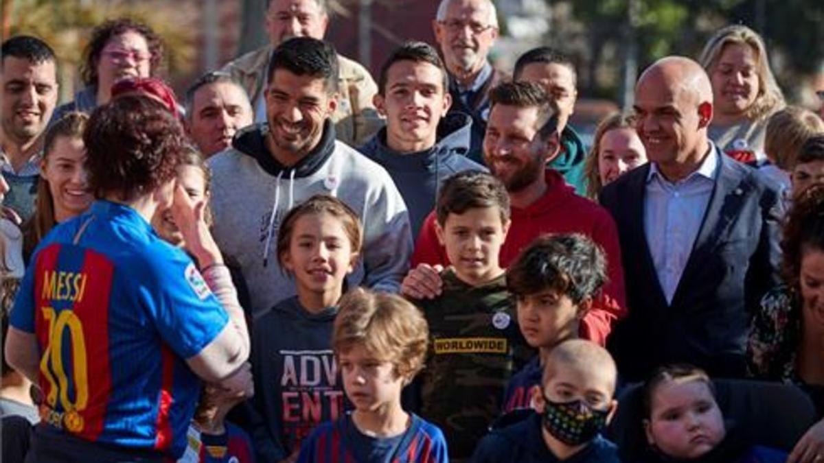 Messi y Suárez visitan a los niños de la Casa Ronald McDonald