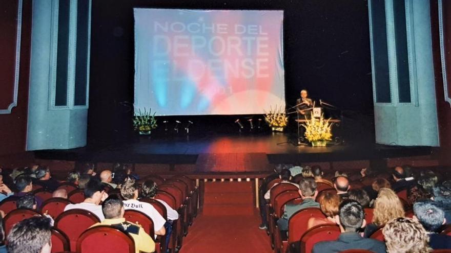 Imagen de la II Noche del Deporte Eldense (2001).