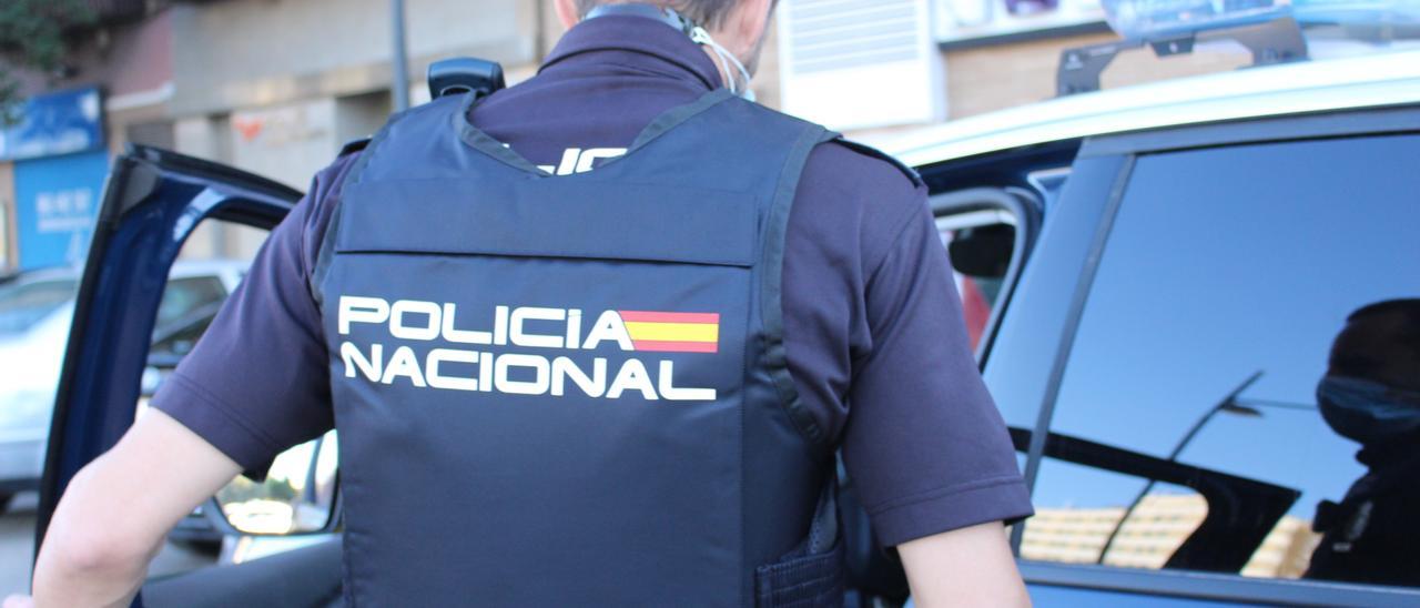 Un agente de la Policía Nacional.