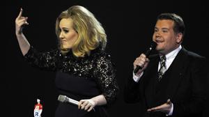 Adele va mostrar el dit del mig aixecat als caps del Brit Awards.