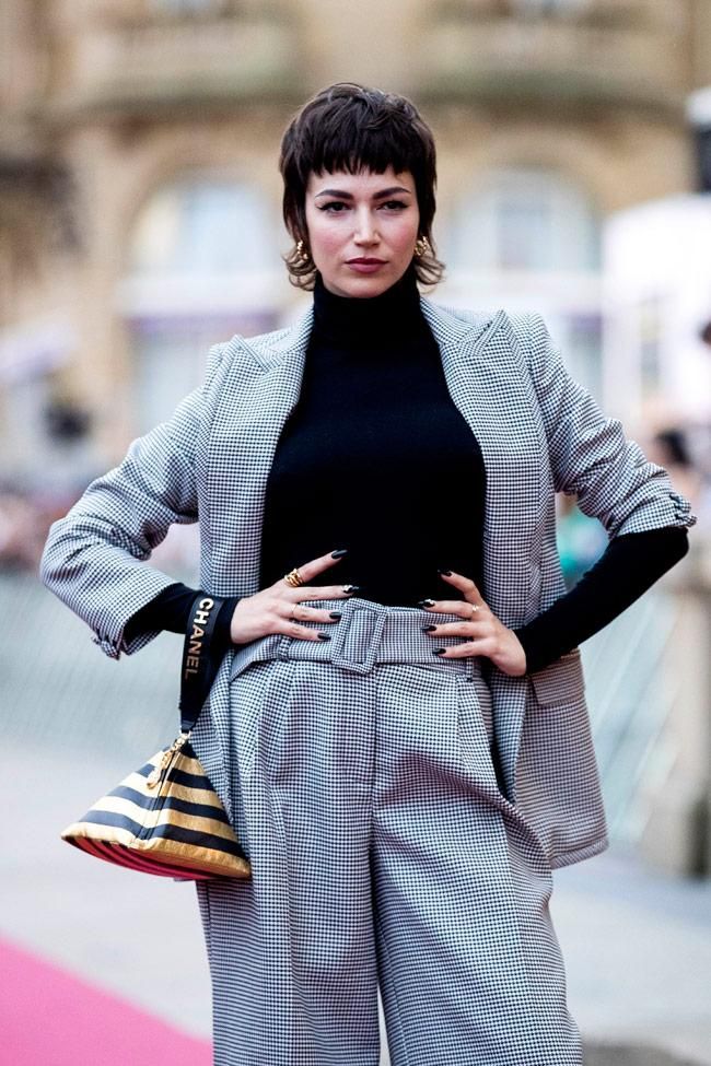 Úrsula Corberó reinventa el traje pantalón