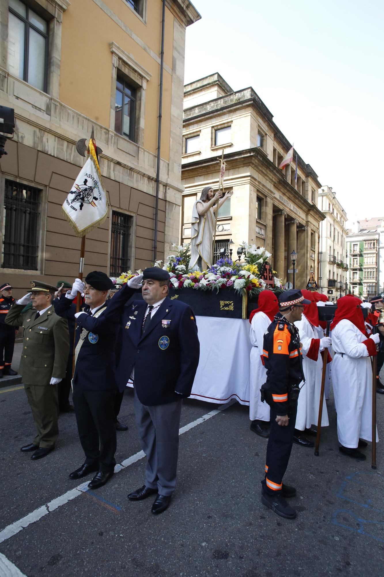 En imágenes: Así fue la procesión del Domingo de Resurrección para poner el broche a la Semana Santa de Gijón