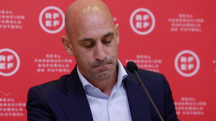 Rubiales anuncia su dimisión