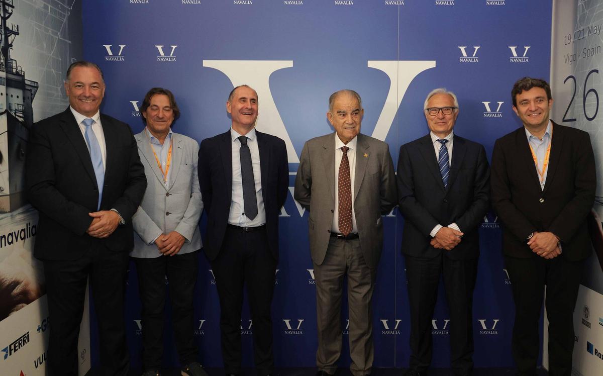Foto de familia en el acto de clausura de Navalia