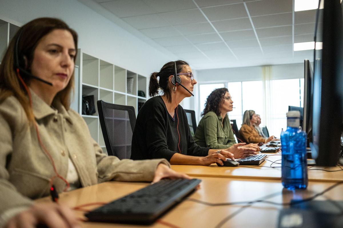 Visita al departamento de atención telefónica de Santa Cruz Visita al departamento de atención telefónica de Santa Cruz