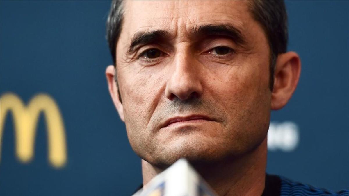 Valverde apareció con un rostro serio en la rueda de prensa