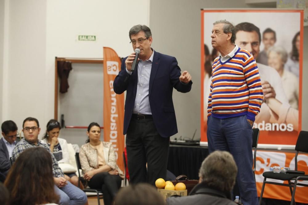 Ignacio Prendes y Francisco Sosa Wagner en el cierre de campaña de Ciudadanos en Asturias