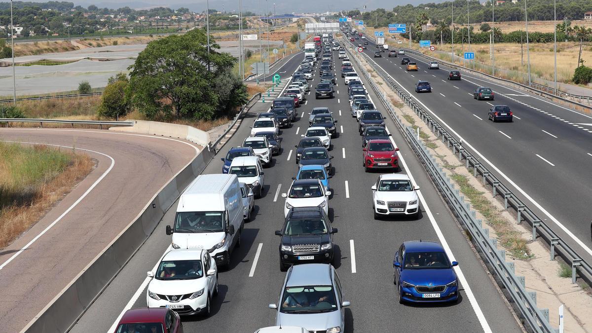 Dos accidentes provocan retenciones de mas de 10 kilómetros en la A-3 y A-23