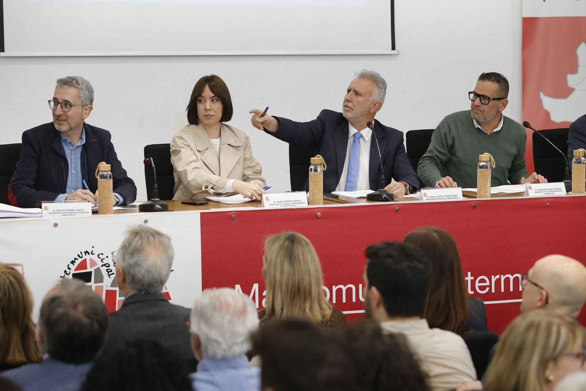 Alcaldes y representantes municipales de las localidades afectadas por la dana se reúnen con el ministro de Política Territorial Ángel Víctor Torres