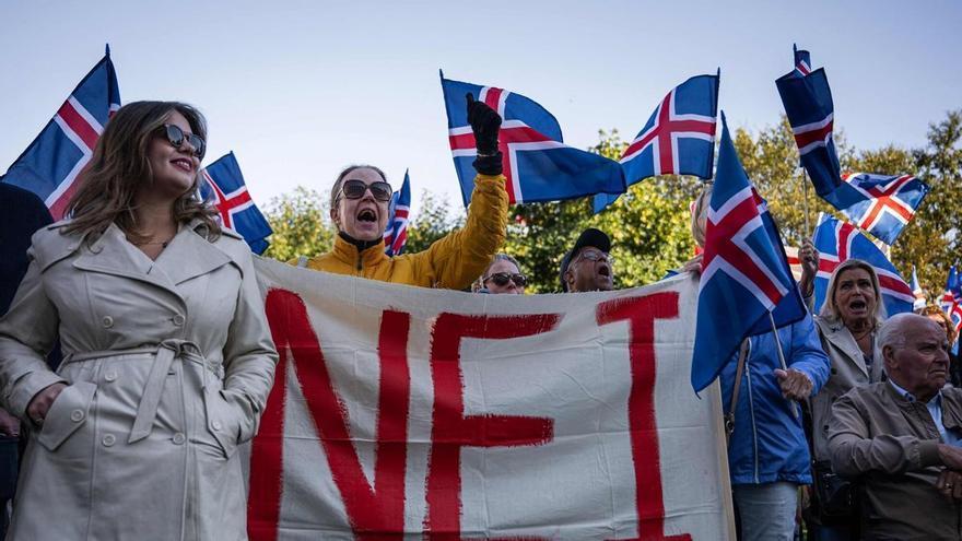 L'Islande célèbre le référendum pour décider si elle rouvre les négociations avec l'UE avec une légère avance du « oui »