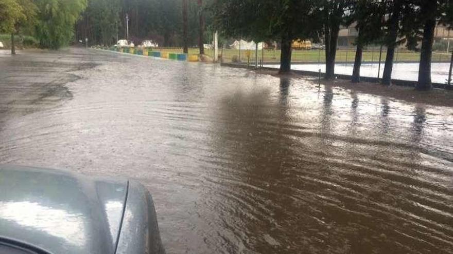 Así quedó ayer O Aguillón tras la lluvia. // FdV