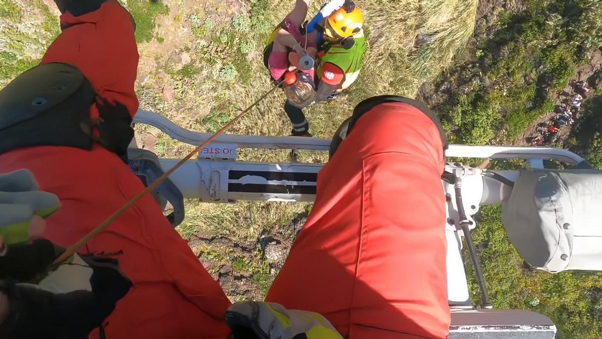 Un momento del rescate a la turista francesa.