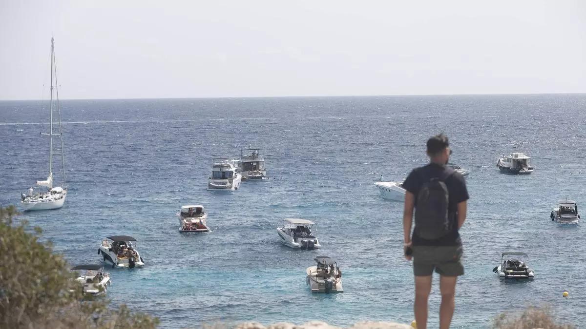 Una cala de Mallorca plena de vaixells